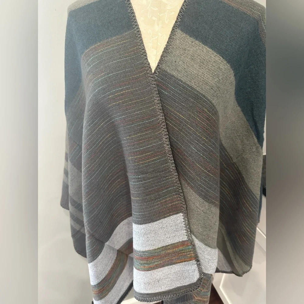 Open Wrap/Shawl Color Block Gray One Size